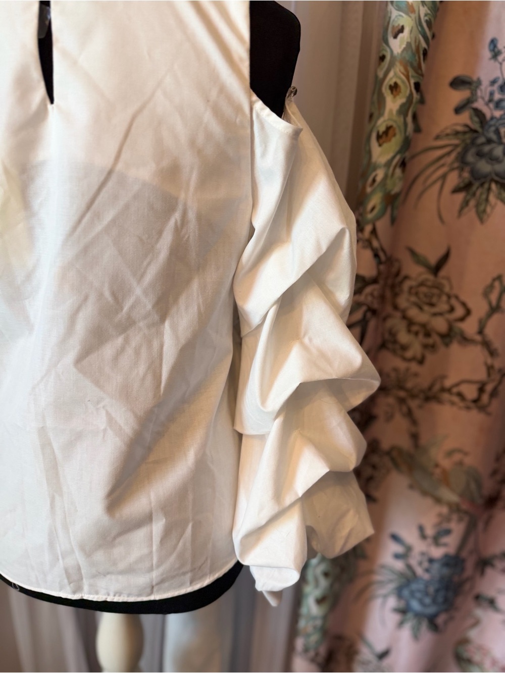 The Clothing Company White Cold Shoulder Ruffle Sleeve Bow Blouse S NWT - Picture 9 of 16